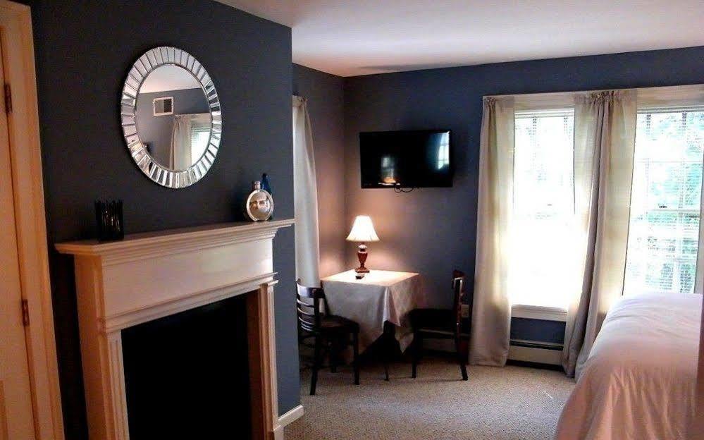 The Bond 1786 Inn (Adults Only) Warrensburg Extérieur photo